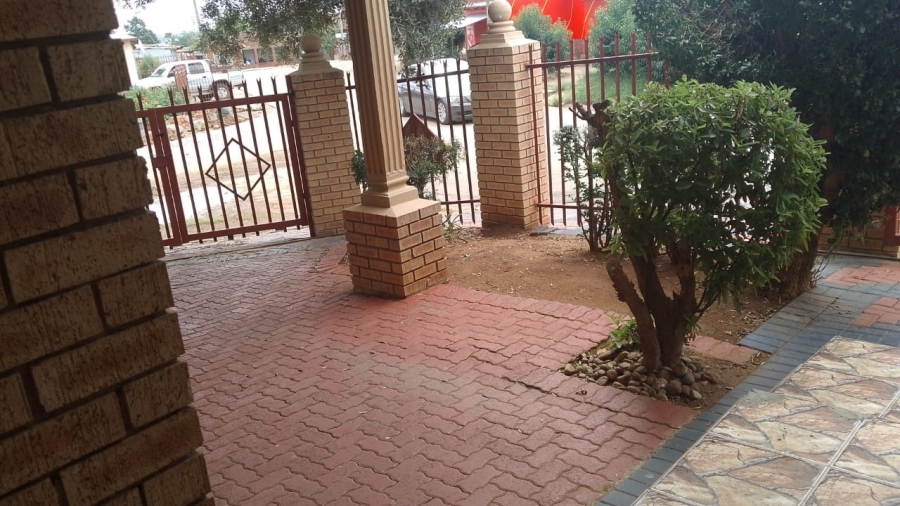 To Let 4 Bedroom Property for Rent in Kagisanong Free State